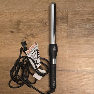 Black and Silver Curling Wand